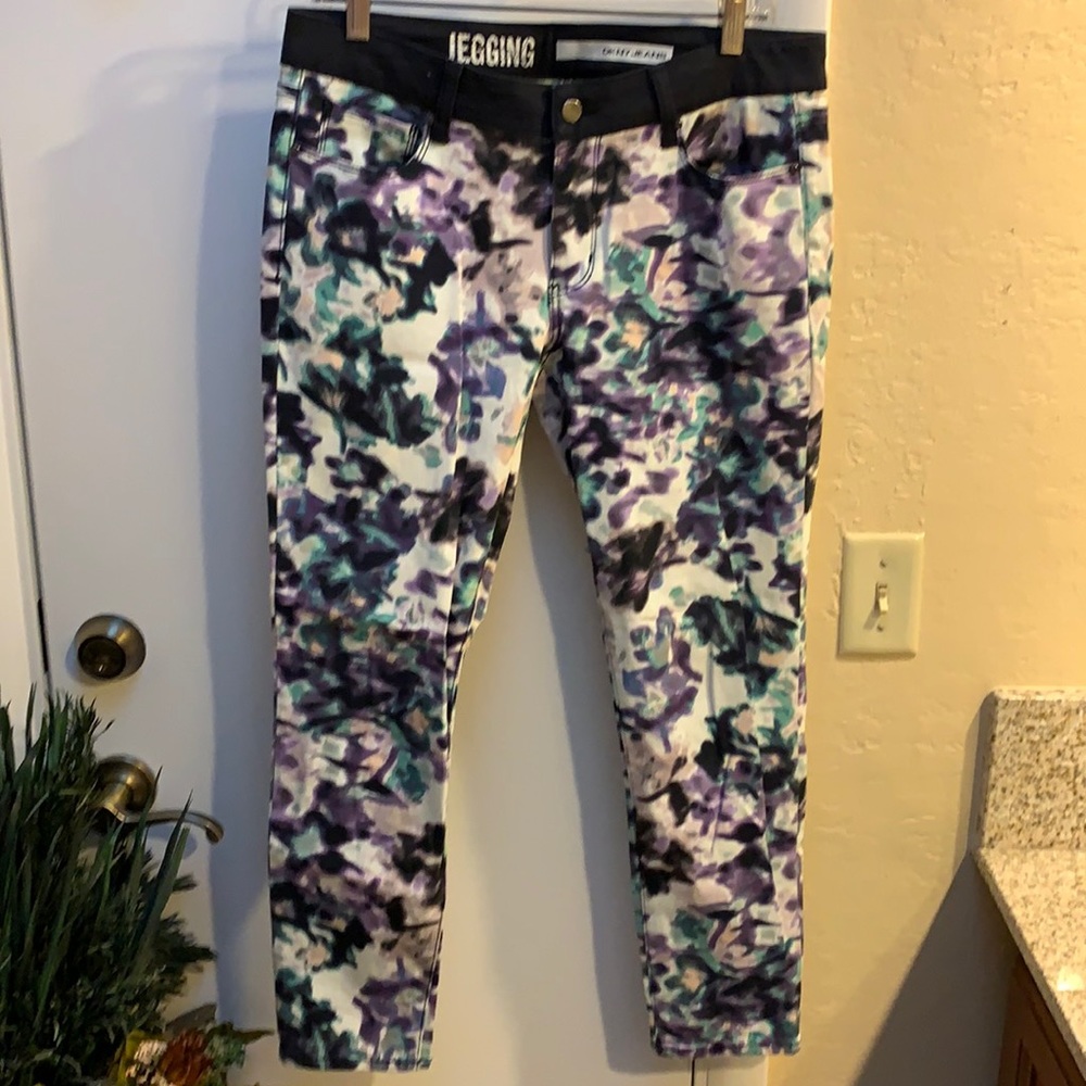New! Ladies DKNY skinny jeans size 10
